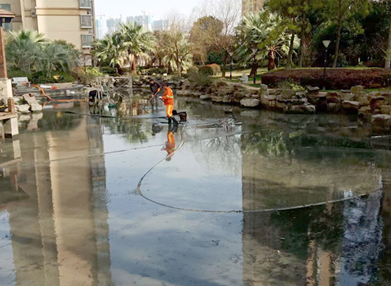 屏山景观池淤泥清理