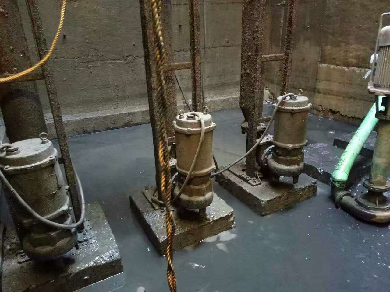 屏山污水池清理